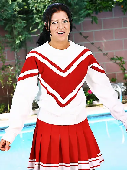 Cheerleader Taryn Thomas exposes her shaved pussy by the pool af