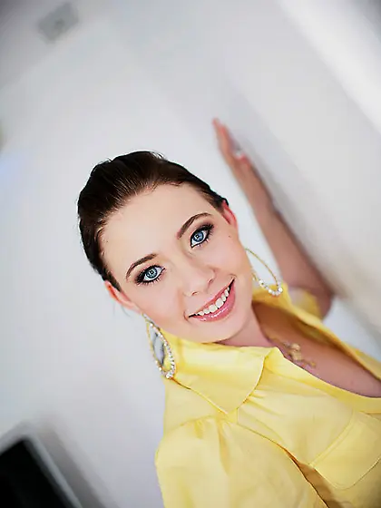 Babe Alyssa Allure shows mouth full of cum after the wildest ora