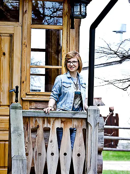 Slender brunette Maria M slips out of her clothes to make some j