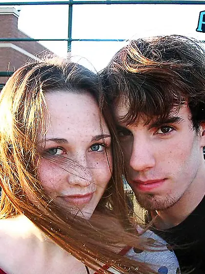 Topless girlfriend does tit