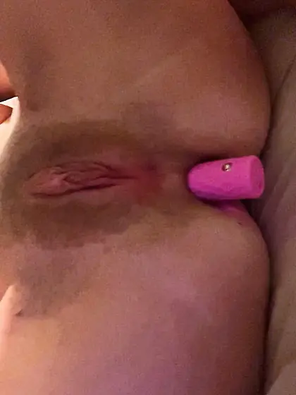 White thot loves to show off body