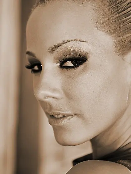 Luring girls confident abilities