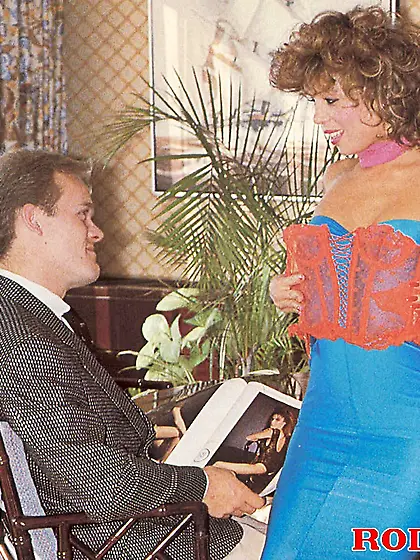 Classy sexy retro girl