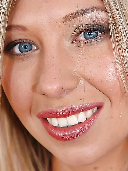 Filthy blonde MILF shows off her petite fanny by lowering her pa