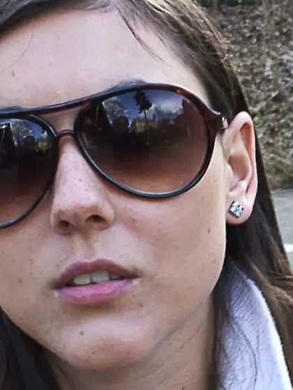 Dark-haired amateur beauty swallowing