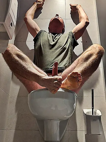 Andy Gymnast toilet rest stop lust 68
