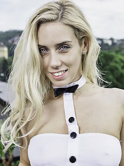 Photo shoot on the roof with blue-eyed blonde who knows what hot