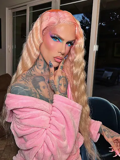 Jeffree Star tattooed makeup twink