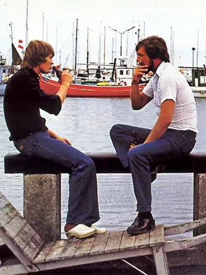 Retro guys picking pussy