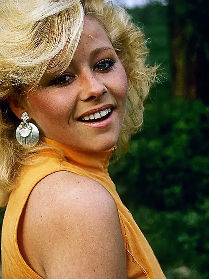 Steaming hot blonde teases