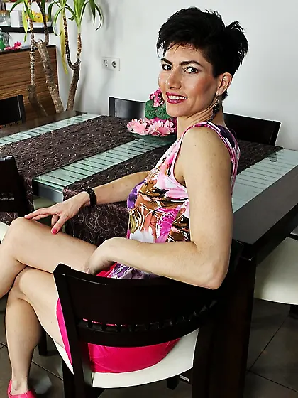 Spunky older milf enjoys