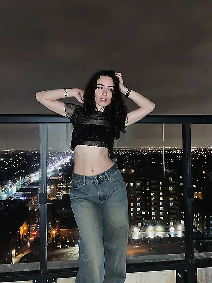 Raye wants to be a webslut