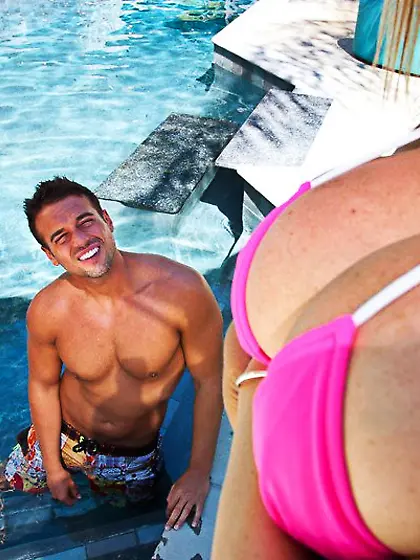 The bosomy milf in bikini Sara Jay is losing control on the big