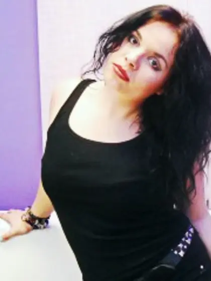 Brunette passionbabe perform anal