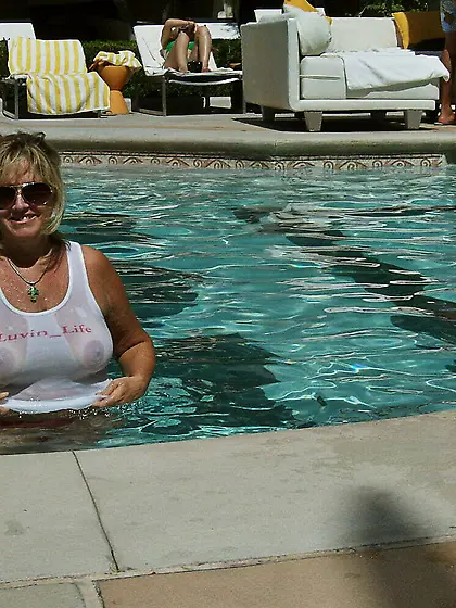 Nancy AZ Pool MILF