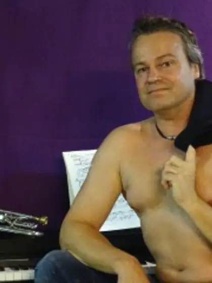 Brunette Motmot007 Striptease.