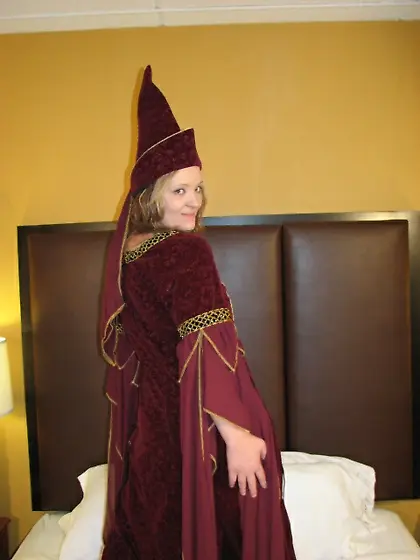 Lynn's Casting-S2 -Costume