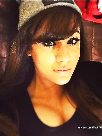 Maid get-up blonde GF showing off her tight...