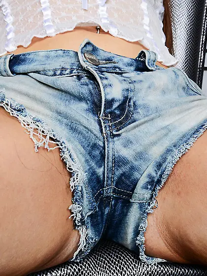 American naked big tit brunette milf