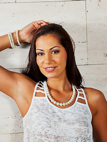 Brunette loves place dildo