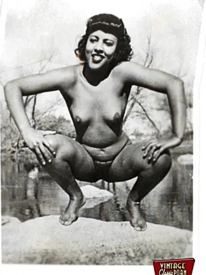 Hot vintage chicks posing