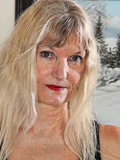 Older blonde cougar pounding