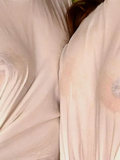 Simony Diamond and Peaches strip on the bed and have amazing wil