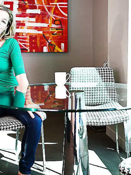 Blonde barefoot jeans