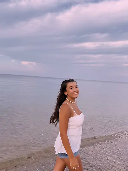 Presley Cute Busty Nonnude