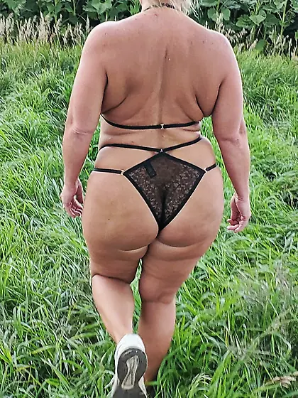 Mature milf in black lingerie