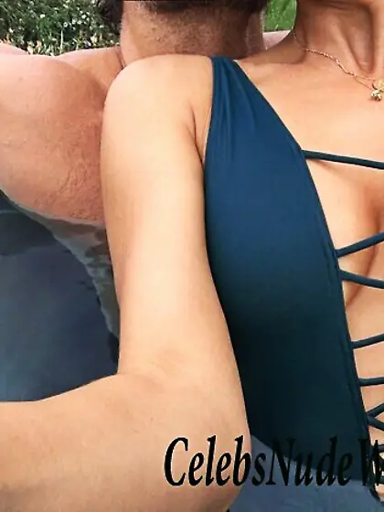 Irina Shayk Sexy Photo