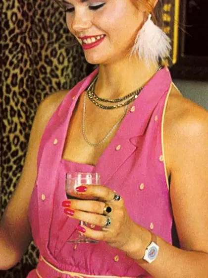 Skinny retro girl handles