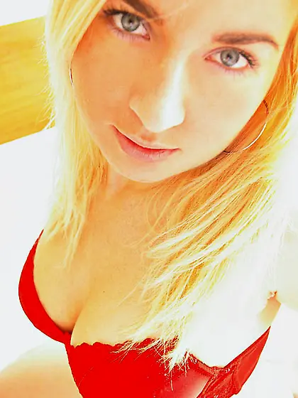 Busty amateur teen model proud of her round...