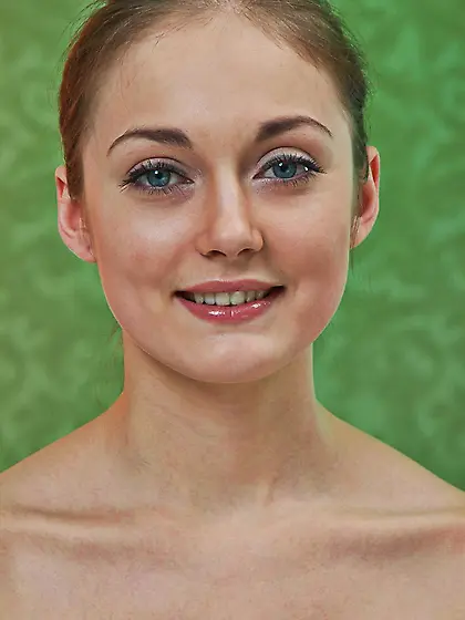 This vicious teen Caroline B is not ashamed of demonstrating her