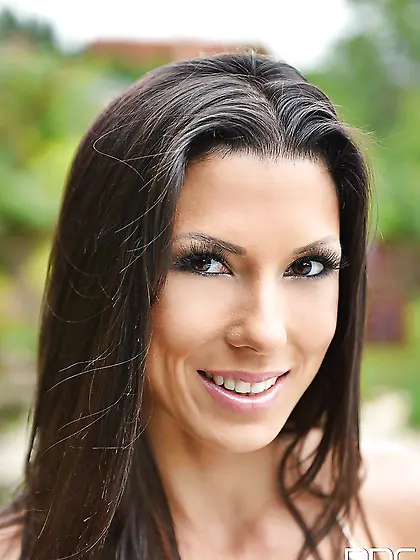 Spaniard brunette legs feet