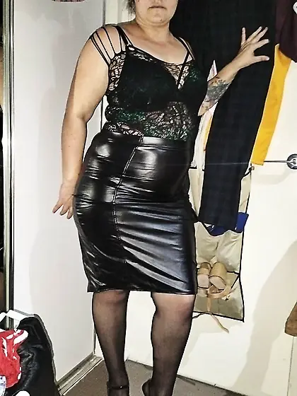 Pleasing in her Pleaser's