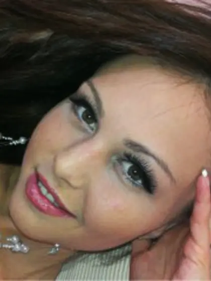 Brunette ellyse perform cameltoe