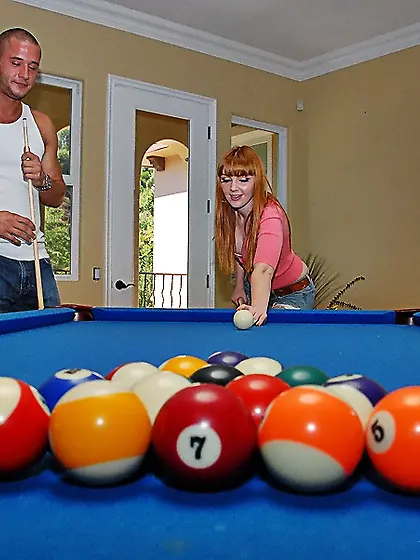 Marie McCray spreads her sexy legs for the camera and fucks with