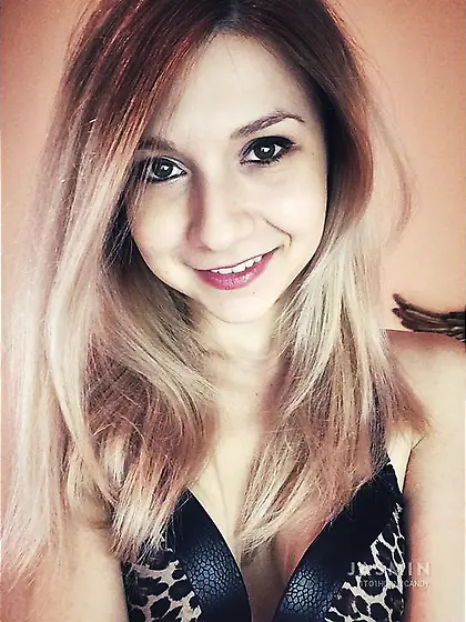 Tiny tits webcam dildo