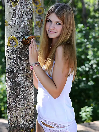 Smoking hot chick strips