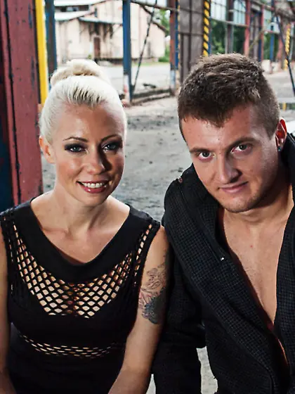 Damsel binds guy queens