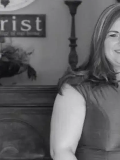 Aimee flashes her huge milkers at mardi gras