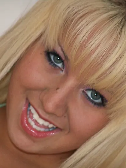 Jasmine Tame takes her tight blue jeans off and gives her lover