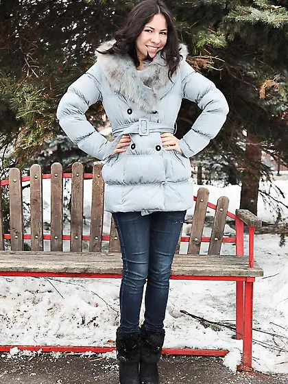 Brunette goddess with impeccable bod Margo B poses nude in softc