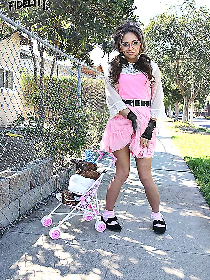 See the excited Latin teenager Sara Luvv with the mouth and puss