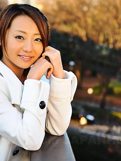 Pretty Asian doll Yuu Shiraishi just walks along the autumn city
