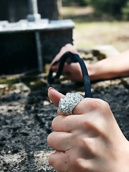 Gorgeous babe shows lusty