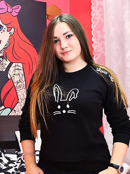 19yo brown eyes girl