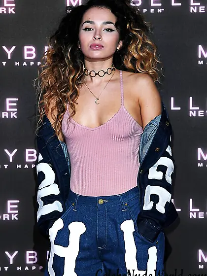 Ella Eyre Braless Photos