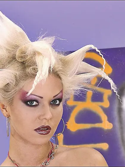 Badass girl Cindy U in fishnet stockings enjoying riding a fucki